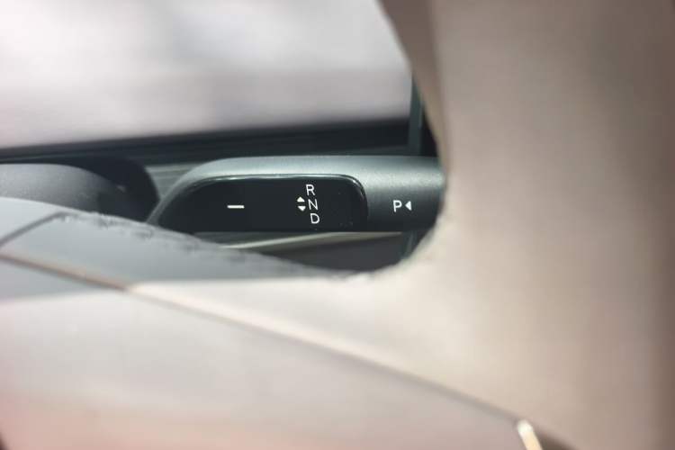 Used ONVO L60 2024 60 kWh Rear-Drive Version Gear Lever