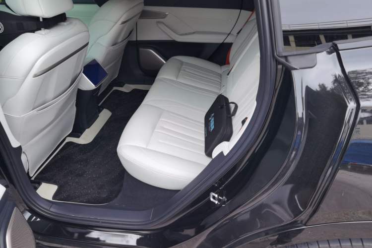 Used ONVO L60 2024 60 kWh Rear-Drive Version Left Rear Seat