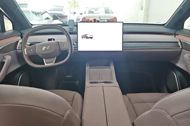 Used ONVO L60 2024 60 kWh Rear-Drive Version Center Console