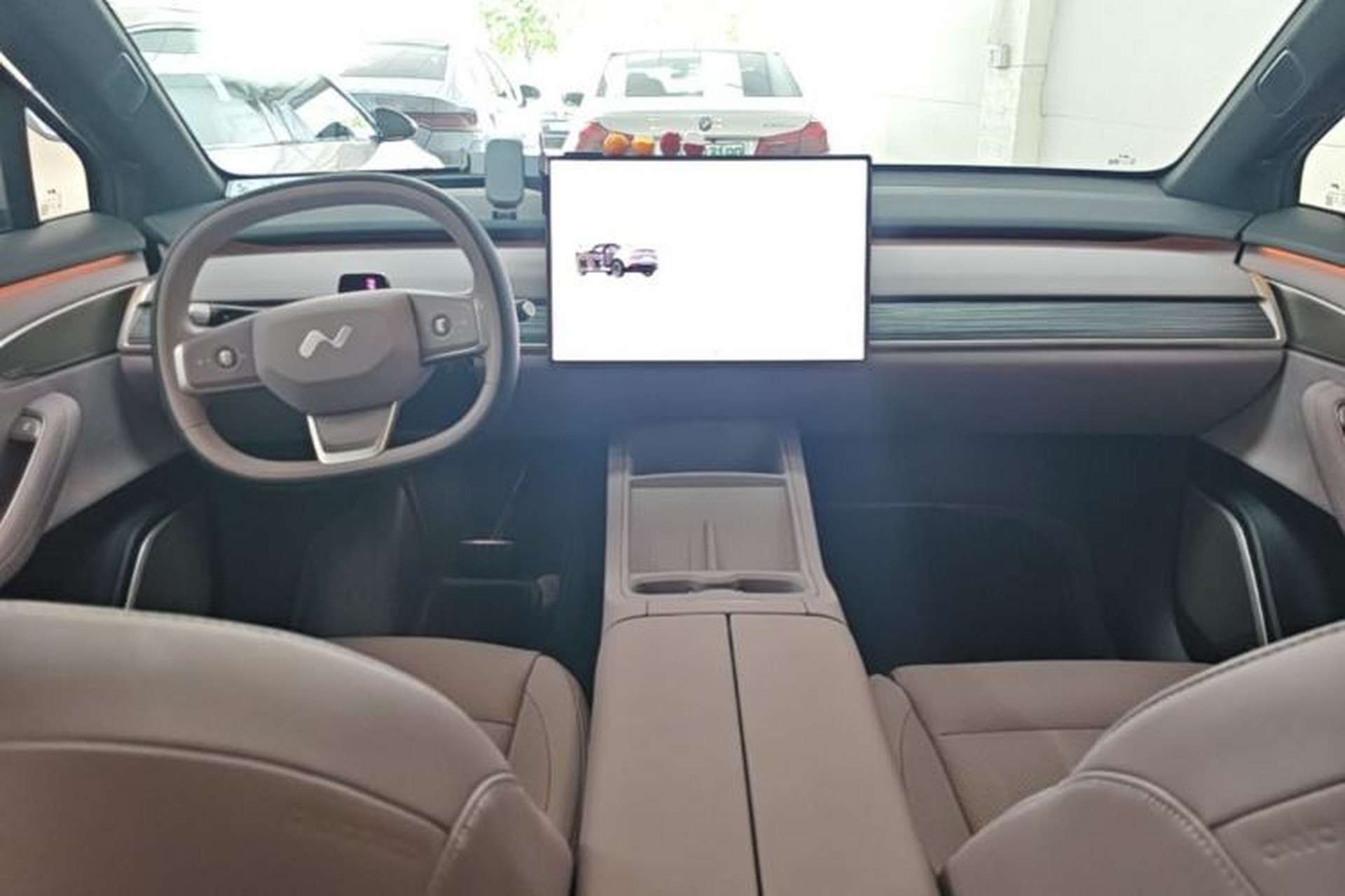 Used ONVO L60 2024 60 kWh Rear-Drive Version Center Console