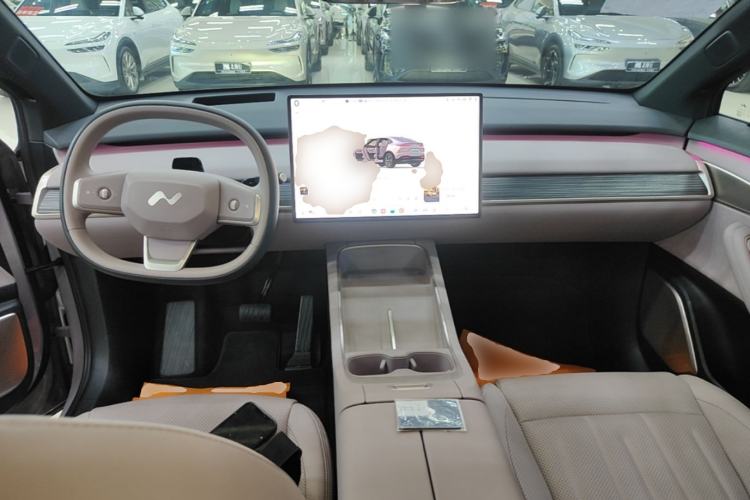 Used ONVO L60 2024 60 kWh Rear-Drive Version Center Console