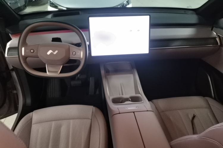 Used ONVO L60 2024 60 kWh Rear-Drive Version Center Console