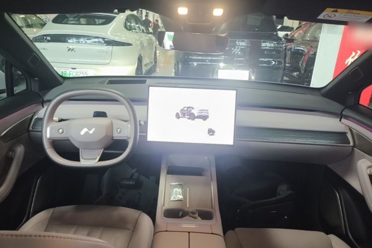 Used ONVO L60 2024 60 kWh Rear-Drive Version Center Console