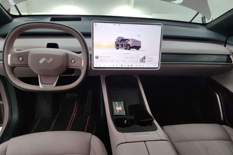 Used ONVO L60 2024 60 kWh Rear-Drive Version Center Console