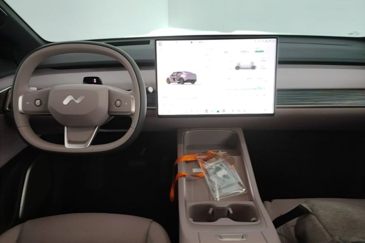 Used ONVO L60 2024 60 kWh Rear-Drive Version Center Console