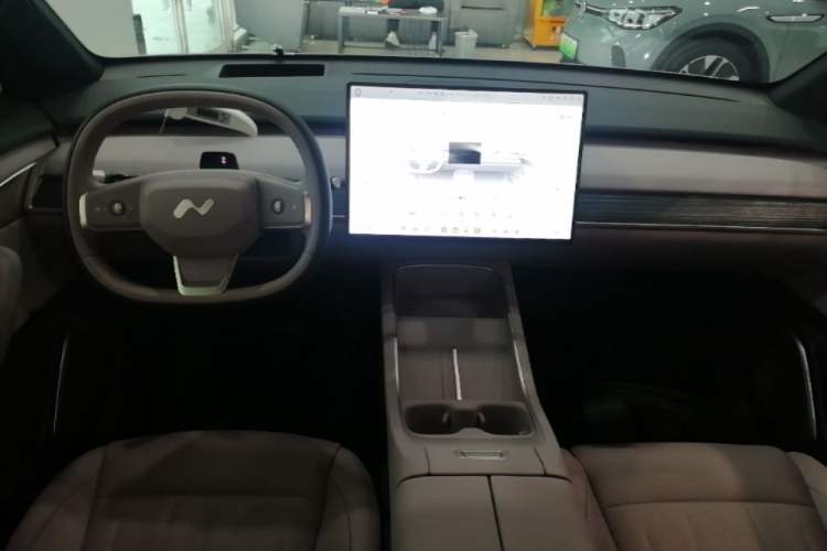 Used ONVO L60 2024 60 kWh Rear-Drive Version Center Console
