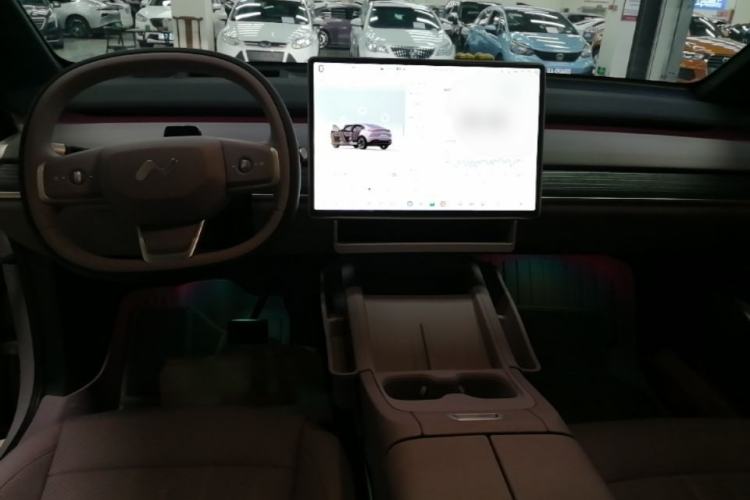Used ONVO L60 2024 60 kWh Rear-Drive Version Center Console