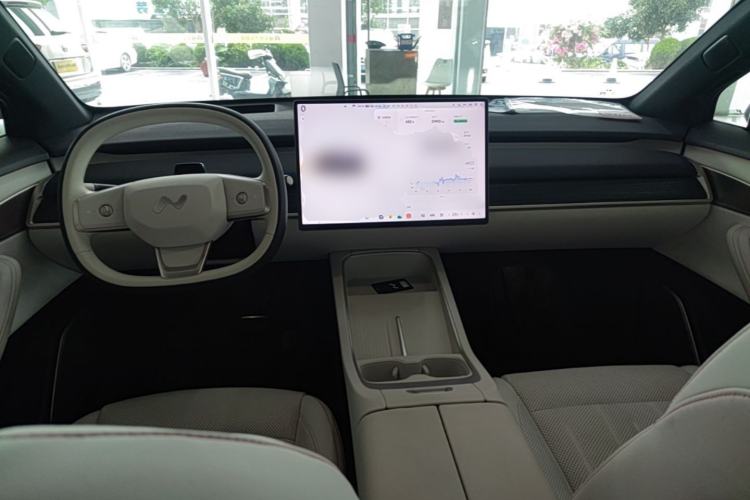 Used ONVO L60 2024 60 kWh All-Wheel Drive Center Console