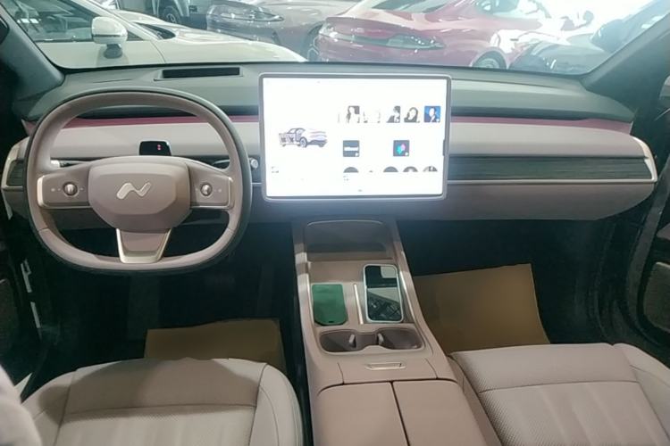 Used ONVO L60 2024 60 kWh Rear-Drive Version Center Console