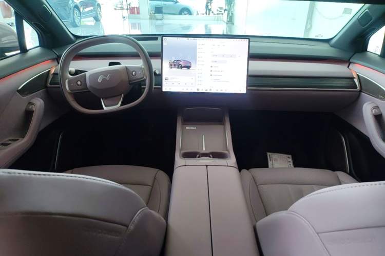 Used ONVO L60 2024 60 kWh Rear-Drive Version Center Console