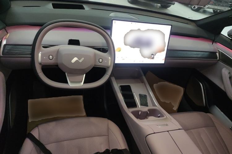 Used ONVO L60 2024 60 kWh Rear-Drive Version Center Console