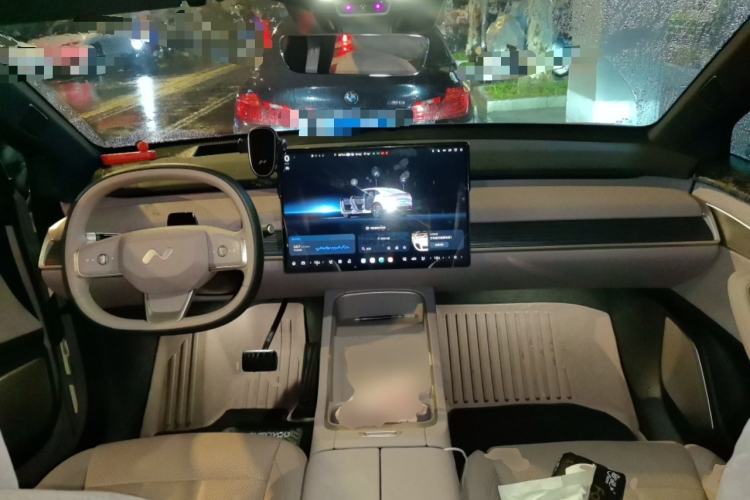 Used ONVO L60 2024 60 kWh Rear-Drive Version Center Console