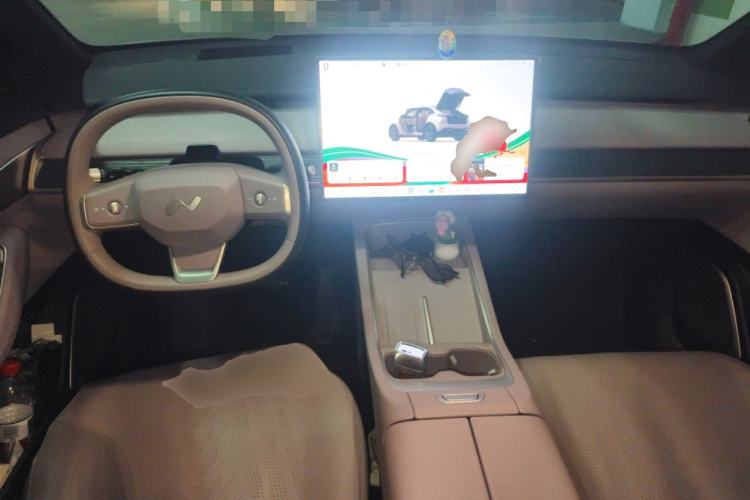 Used ONVO L60 2024 60 kWh Rear-Drive Version Center Console