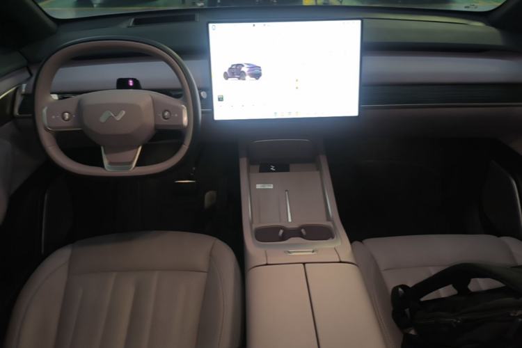 Used ONVO L60 2024 60 kWh Rear-Drive Version Center Console