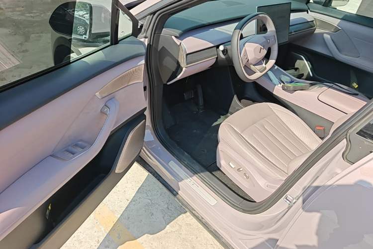 Used ONVO L60 2024 60 kWh Rear-Drive Version Driver Seat