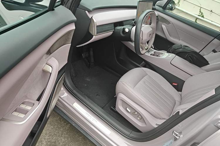 Used ONVO L60 2024 60 kWh Rear-Drive Version Driver Seat