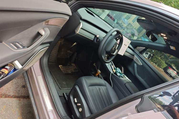 Used ONVO L60 2024 60 kWh All-Wheel Drive Driver Seat