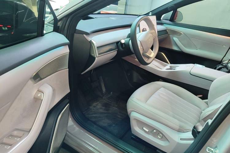 Used ONVO L60 2024 60 kWh Rear-Drive Version Driver Seat