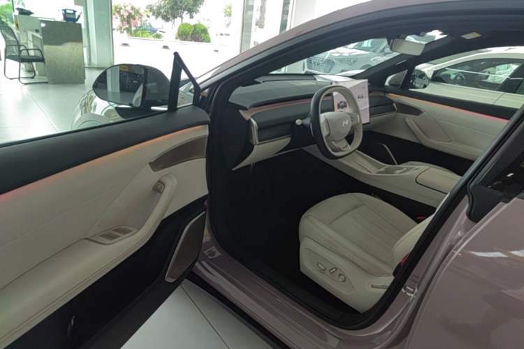 Used ONVO L60 2024 60 kWh All-Wheel Drive Driver Seat