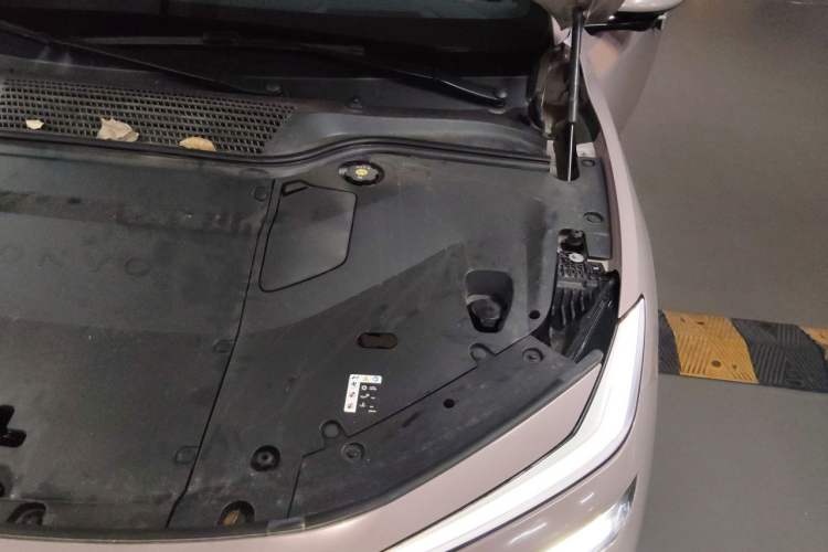 Used ONVO L60 2024 60 kWh All-Wheel Drive Engine Bay Left