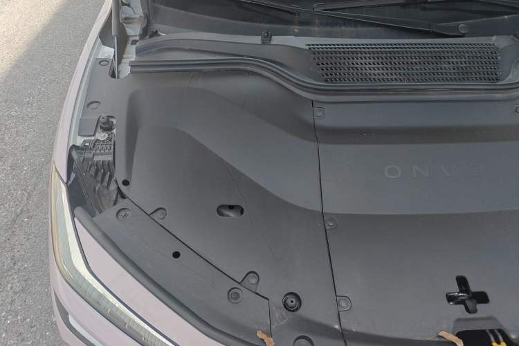Used ONVO L60 2024 60 kWh Rear-Drive Version Engine Bay Right