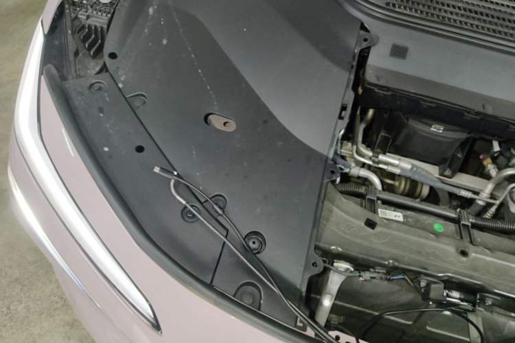 Used ONVO L60 2024 60 kWh Rear-Drive Version Engine Bay Right