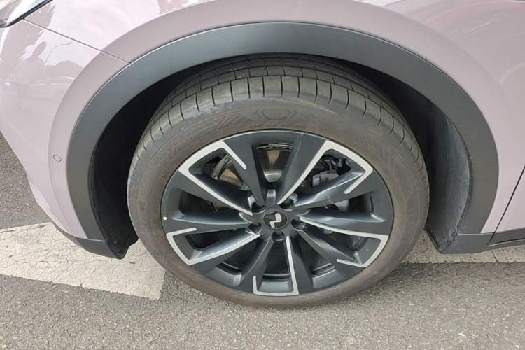 Used ONVO L60 2024 85 kWh Rear-Drive Version Exterior 1