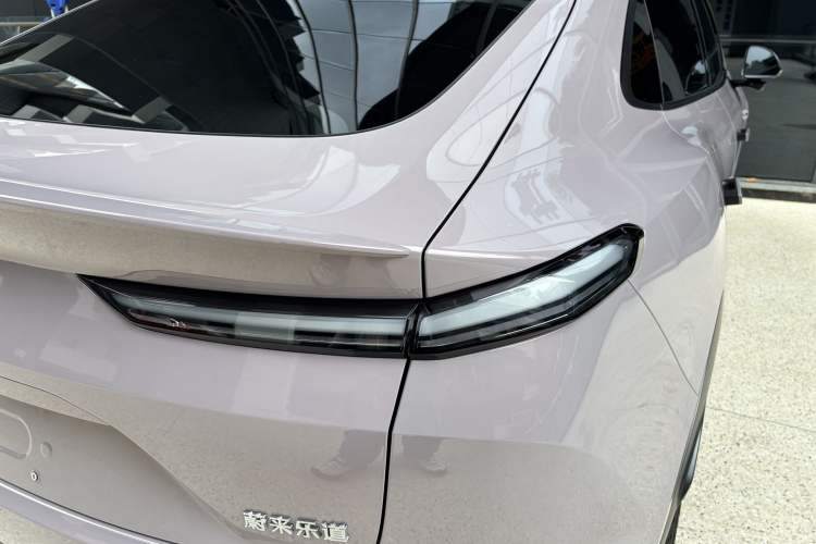 Used ONVO L60 2024 60 kWh Rear-Drive Version Exterior 1