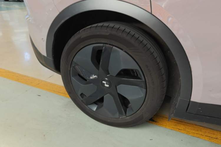 Used ONVO L60 2024 60 kWh Rear-Drive Version Exterior 3