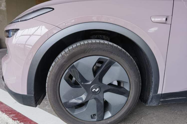 Used ONVO L60 2024 60 kWh Rear-Drive Version Exterior 3