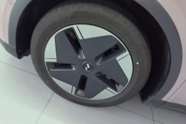 Used ONVO L60 2024 60 kWh Rear-Drive Version Exterior 4