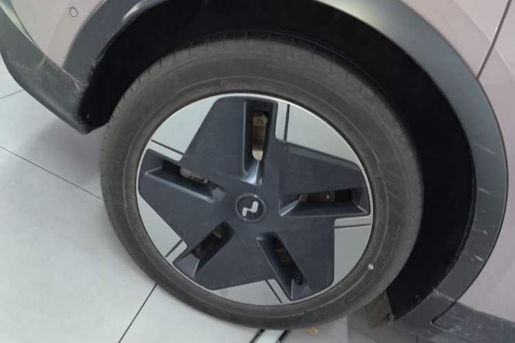 Used ONVO L60 2024 60 kWh Rear-Drive Version Exterior 5
