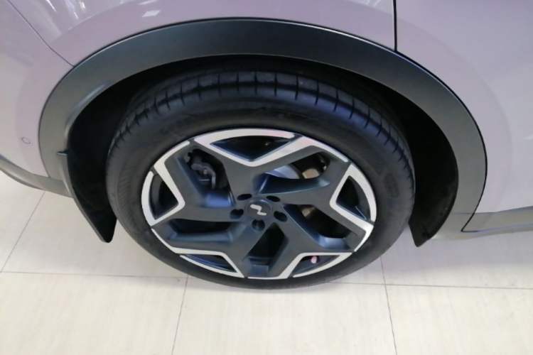 Used ONVO L60 2024 60 kWh Rear-Drive Version Exterior 5