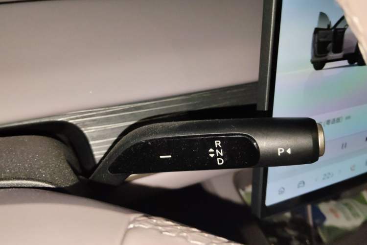 Used ONVO L60 2024 60 kWh All-Wheel Drive Gear Lever