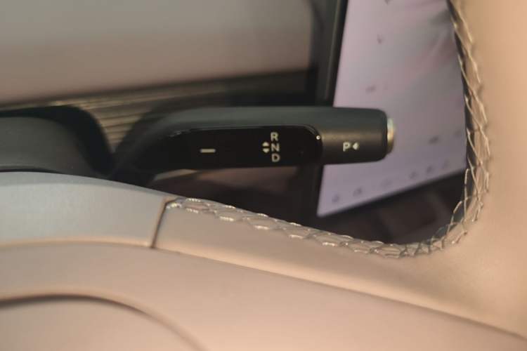 Used ONVO L60 2024 60 kWh Rear-Drive Version Gear Lever