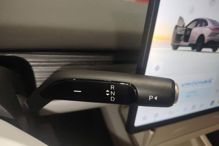 Used ONVO L60 2024 60 kWh All-Wheel Drive Gear Lever