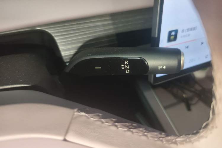 Used ONVO L60 2024 60 kWh Rear-Drive Version Gear Lever
