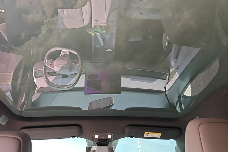Used ONVO L60 2024 60 kWh Rear-Drive Version Headliner