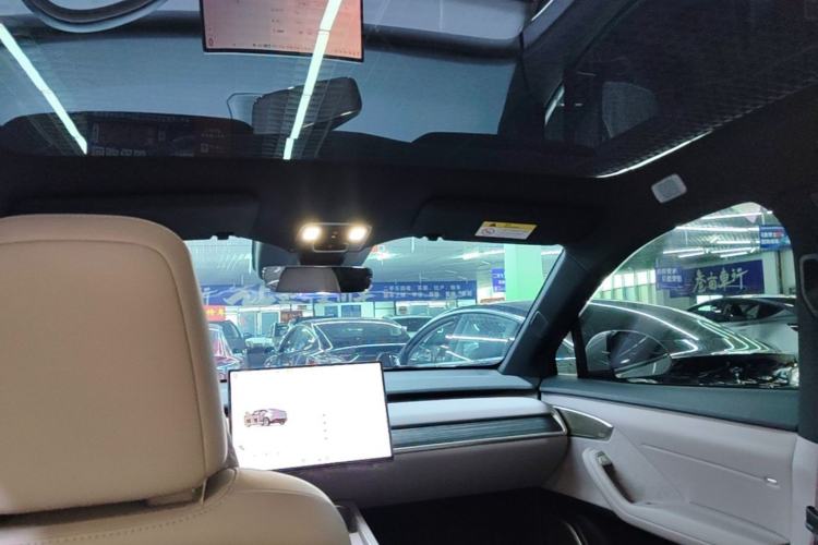 Used ONVO L60 2024 60 kWh Rear-Drive Version Headliner
