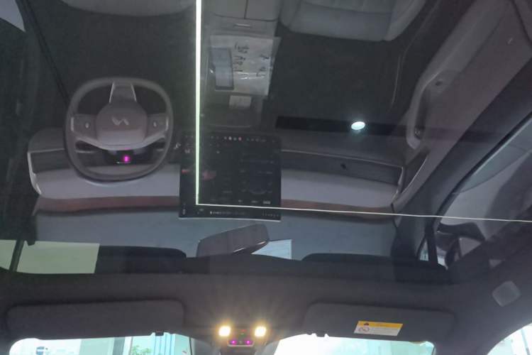 Used ONVO L60 2024 60 kWh Rear-Drive Version Headliner