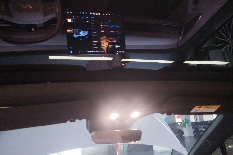Used ONVO L60 2024 60 kWh Rear-Drive Version Headliner
