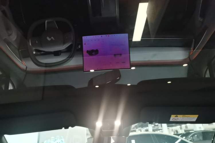 Used ONVO L60 2024 60 kWh Rear-Drive Version Headliner