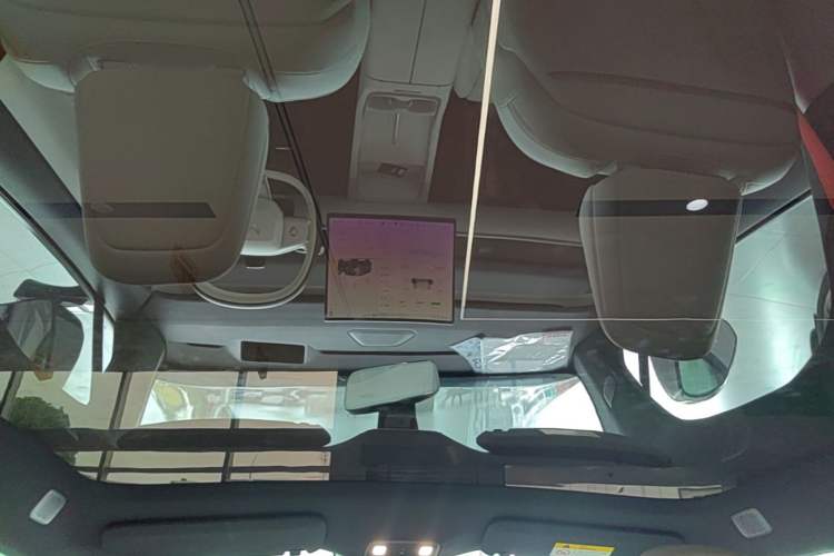 Used ONVO L60 2024 60 kWh All-Wheel Drive Headliner