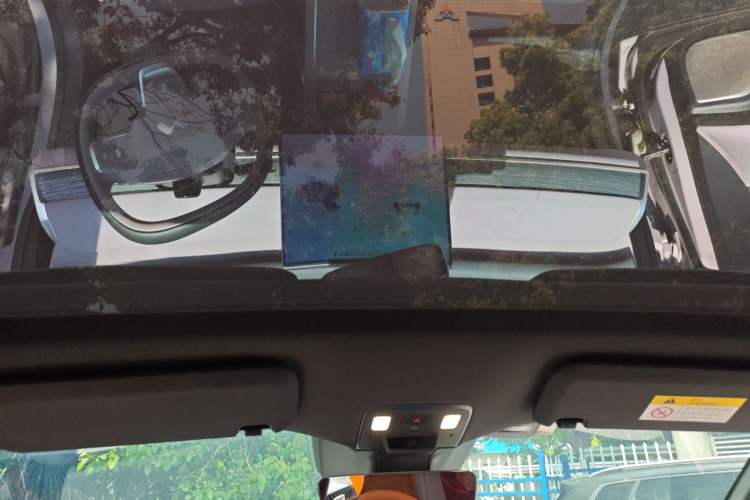 Used ONVO L60 2024 60 kWh Rear-Drive Version Headliner