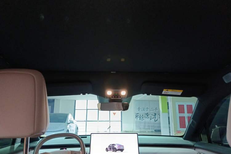 Used ONVO L60 2024 85 kWh Rear-Drive Version Headliner