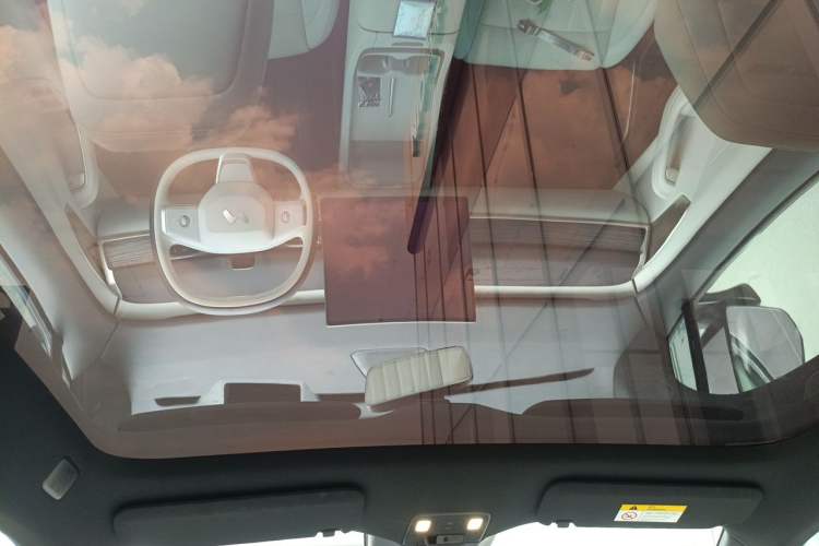 Used ONVO L60 2024 60 kWh Rear-Drive Version Headliner