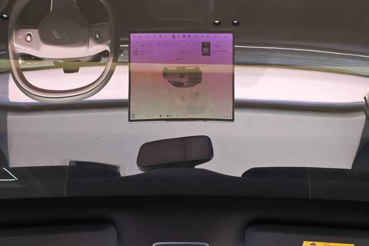 Used ONVO L60 2024 60 kWh All-Wheel Drive Headliner