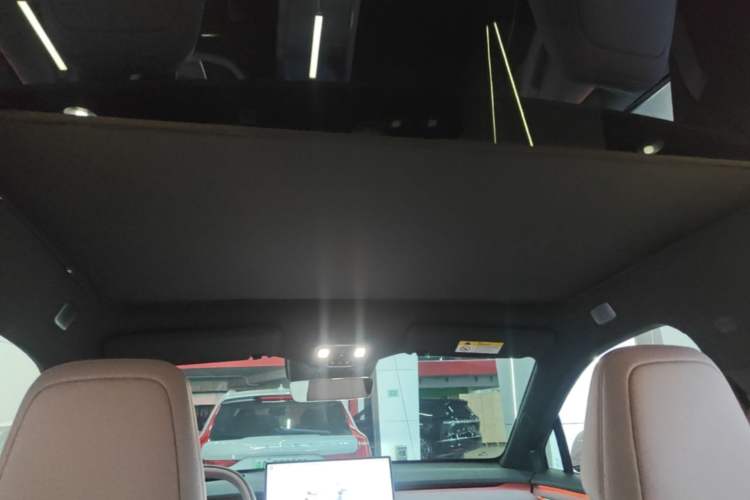 Used ONVO L60 2024 60 kWh Rear-Drive Version Headliner