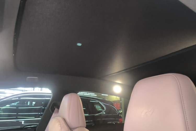 Used ONVO L60 2024 60 kWh Rear-Drive Version Headliner