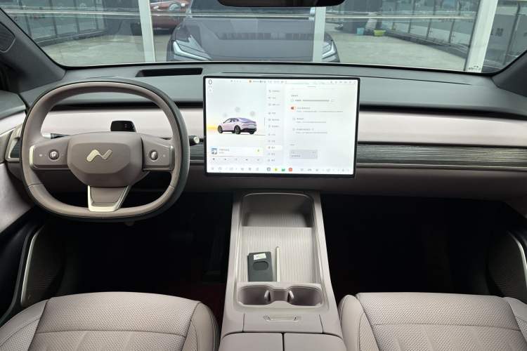 Used ONVO L60 2024 60 kWh Rear-Drive Version Interior 1